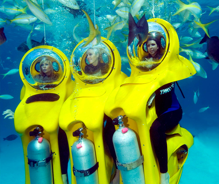 3 filles faisant du Bob Diving